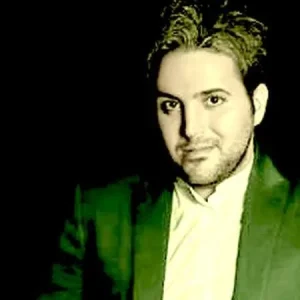 دانلود آهنگ علی عبدالمالکی این اولین عیدیه که نیستی کنارم